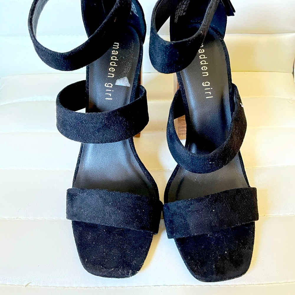 *Never Worn* Madden Girl Strap Sandals